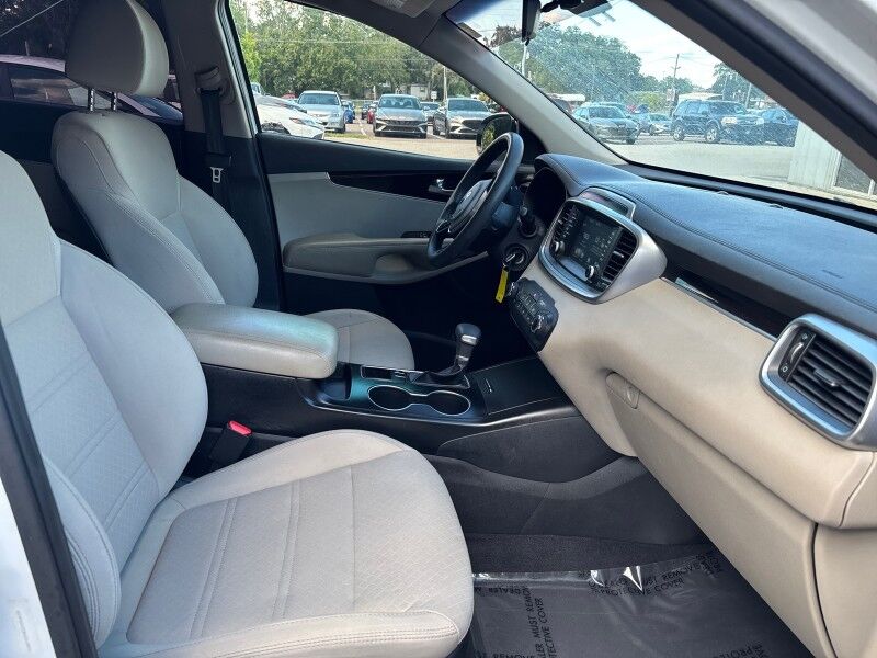 2019 Kia Sorento LX photo 13