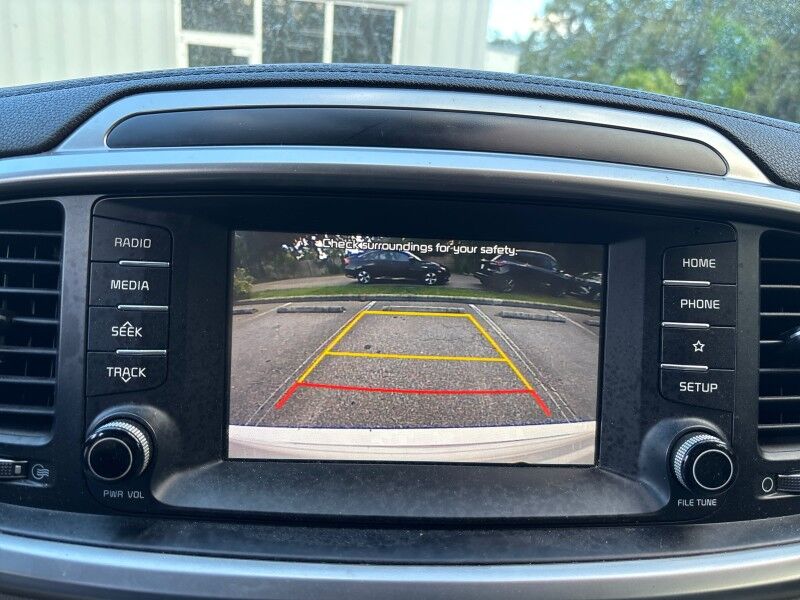 2019 Kia Sorento LX photo 22