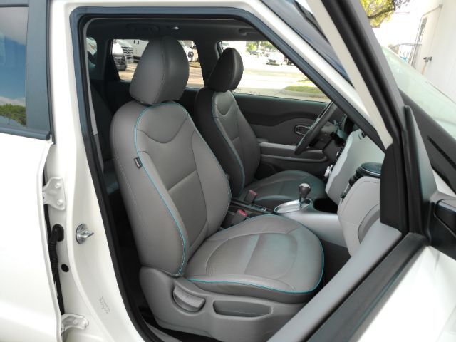 2019 Kia Soul EV + Plano TX