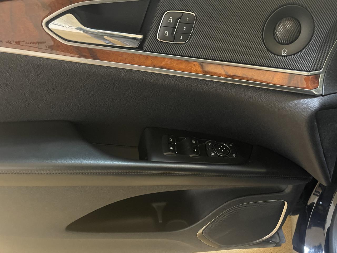 2019 Lincoln Nautilus Reserve photo 16