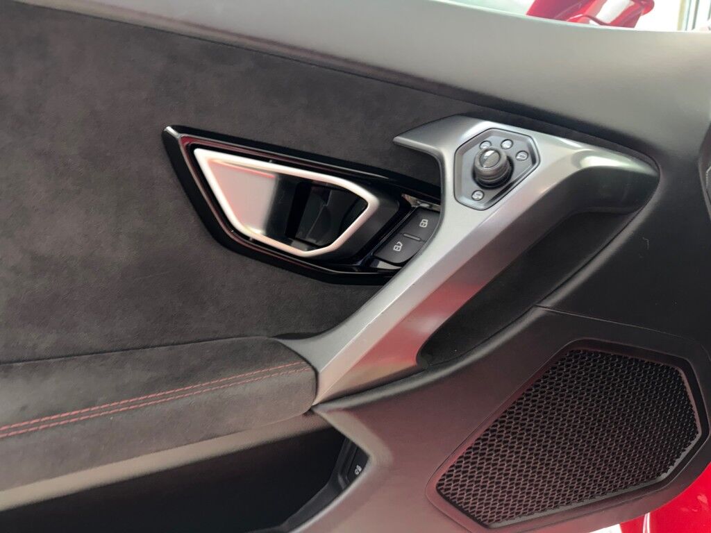 2019 Lamborghini Huracan HURACAN~CONVERTIBLE~LOW MILES!!!!~5.2 V10~CLEAN CARFAX~SERVICED AT LOCAL LAMBORGHINI~STORED INDOORS~ONLINE FINANCE AND SHIPPING AVAILABLE!!!!! Sarasota FL
