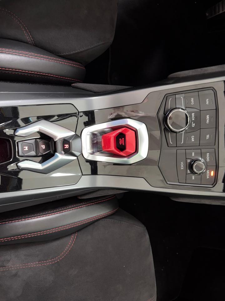 2019 Lamborghini Huracan HURACAN~CONVERTIBLE~LOW MILES!!!!~5.2 V10~CLEAN CARFAX~SERVICED AT LOCAL LAMBORGHINI~STORED INDOORS~ONLINE FINANCE AND SHIPPING AVAILABLE!!!!! Sarasota FL