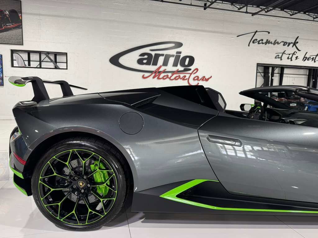 2019 Lamborghini Huracan Performante Spyder Grigio Lynx paint, Sensonum audio, forged carbon galore AND MORE!!! Fort Lauderdale FL