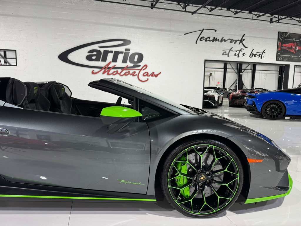 2019 Lamborghini Huracan Performante Spyder Grigio Lynx paint, Sensonum audio, forged carbon galore AND MORE!!! Fort Lauderdale FL