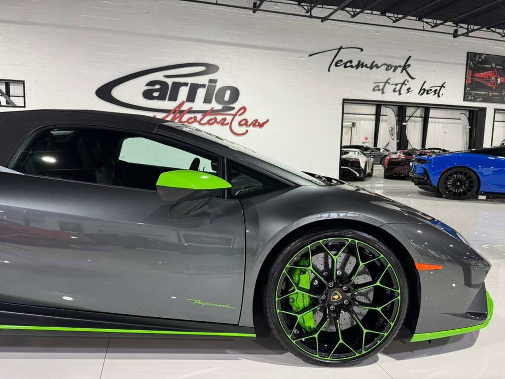2019 Lamborghini Huracan Performante Spyder Grigio Lynx paint, Sensonum audio, forged carbon galore AND MORE!!! Fort Lauderdale FL
