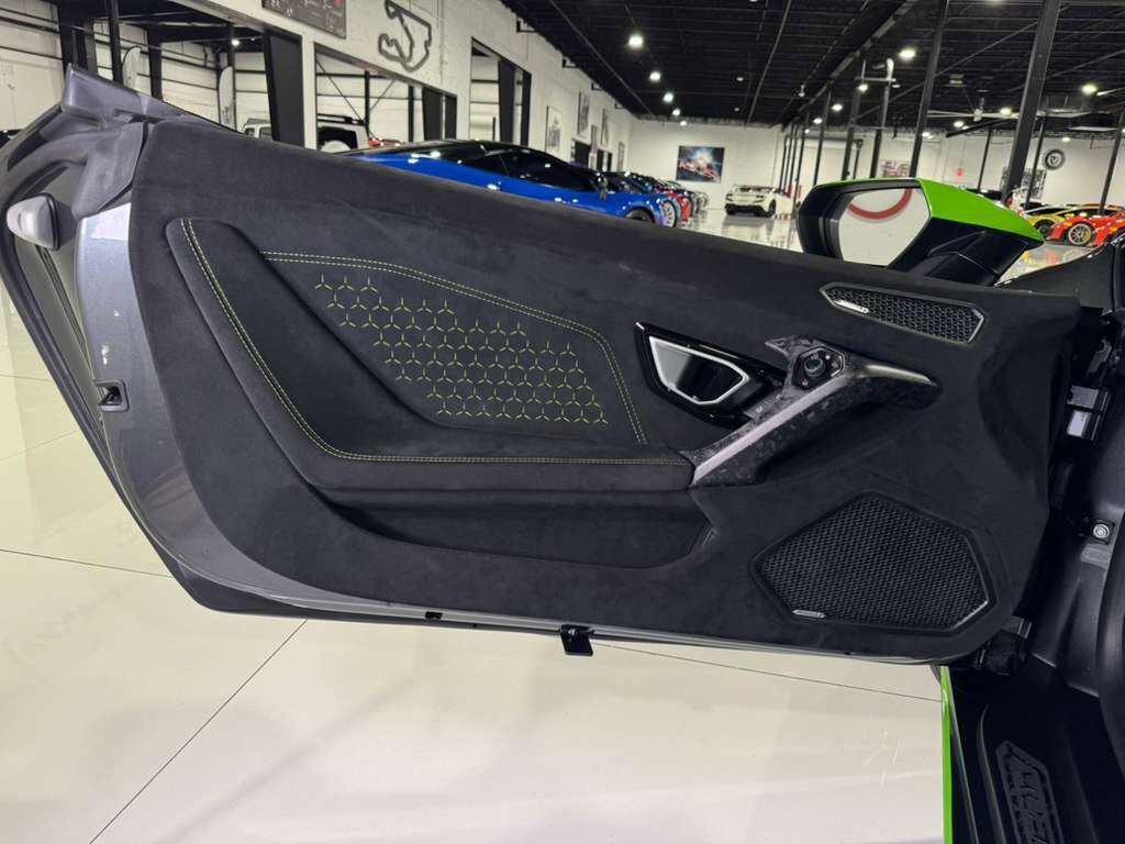 2019 Lamborghini Huracan Performante Spyder Grigio Lynx paint, Sensonum audio, forged carbon galore AND MORE!!! Fort Lauderdale FL