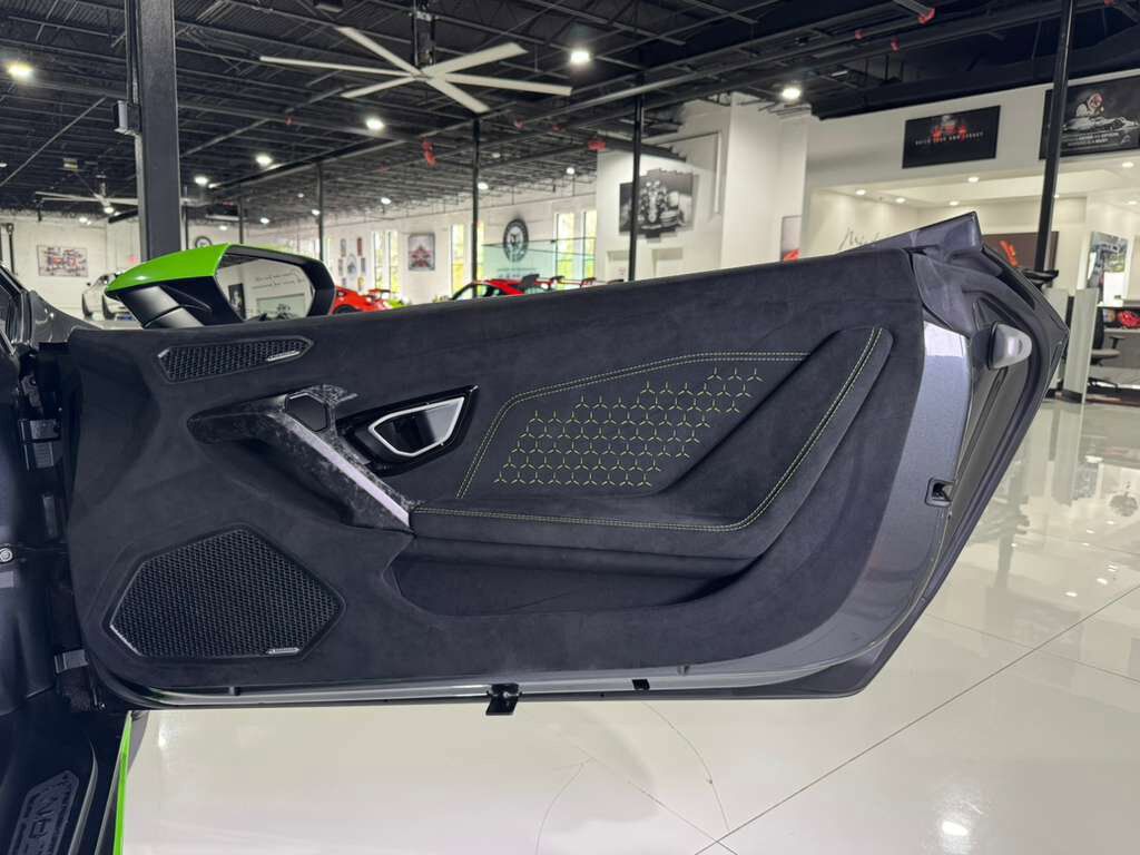 2019 Lamborghini Huracan Performante Spyder Grigio Lynx paint, Sensonum audio, forged carbon galore AND MORE!!! Fort Lauderdale FL