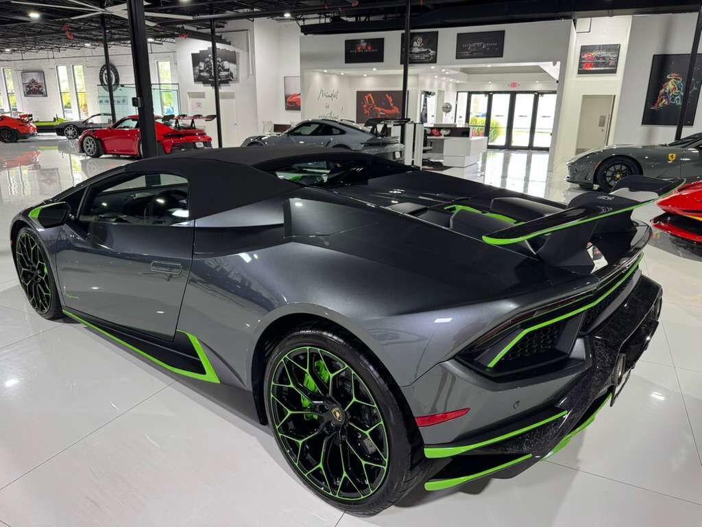 2019 Lamborghini Huracan Performante Spyder Grigio Lynx paint, Sensonum audio, forged carbon galore AND MORE!!! Fort Lauderdale FL