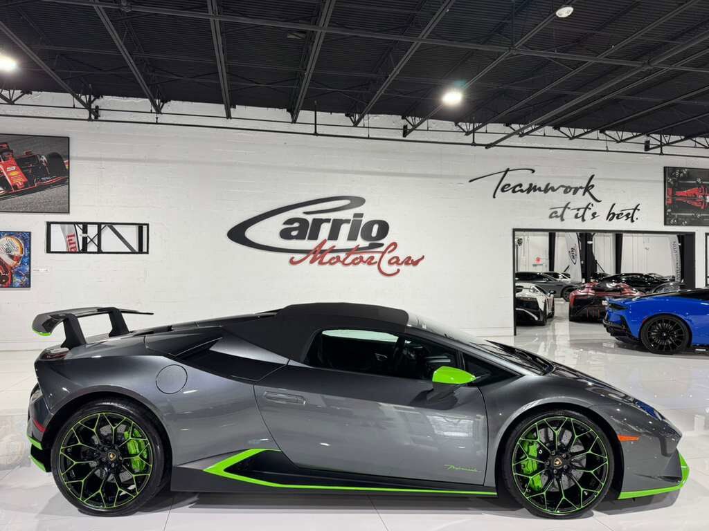2019 Lamborghini Huracan Performante Spyder Grigio Lynx paint, Sensonum audio, forged carbon galore AND MORE!!! Fort Lauderdale FL