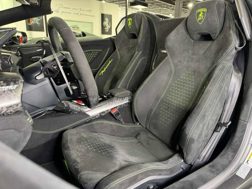 2019 Lamborghini Huracan Performante Spyder Grigio Lynx paint, Sensonum audio, forged carbon galore AND MORE!!! Fort Lauderdale FL