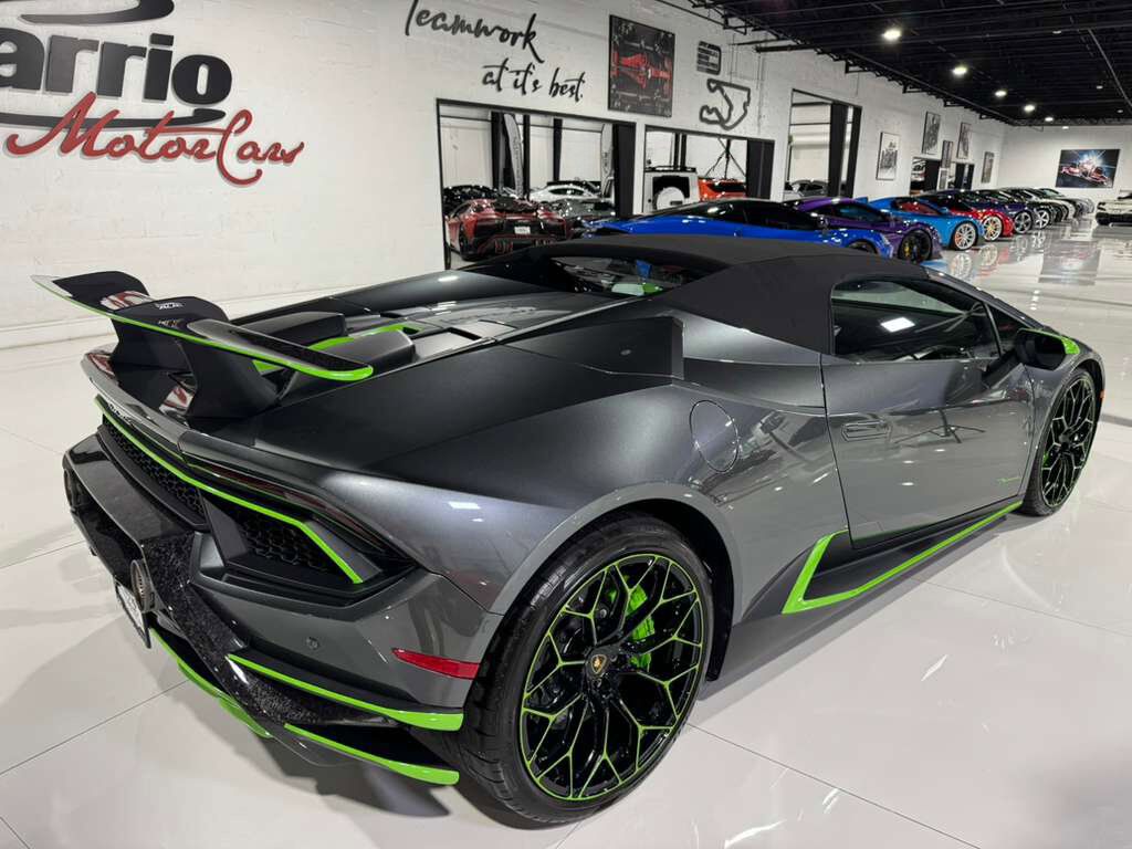 2019 Lamborghini Huracan Performante Spyder Grigio Lynx paint, Sensonum audio, forged carbon galore AND MORE!!! Fort Lauderdale FL