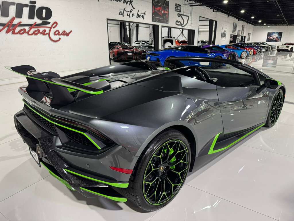 2019 Lamborghini Huracan Performante Spyder Grigio Lynx paint, Sensonum audio, forged carbon galore AND MORE!!! Fort Lauderdale FL