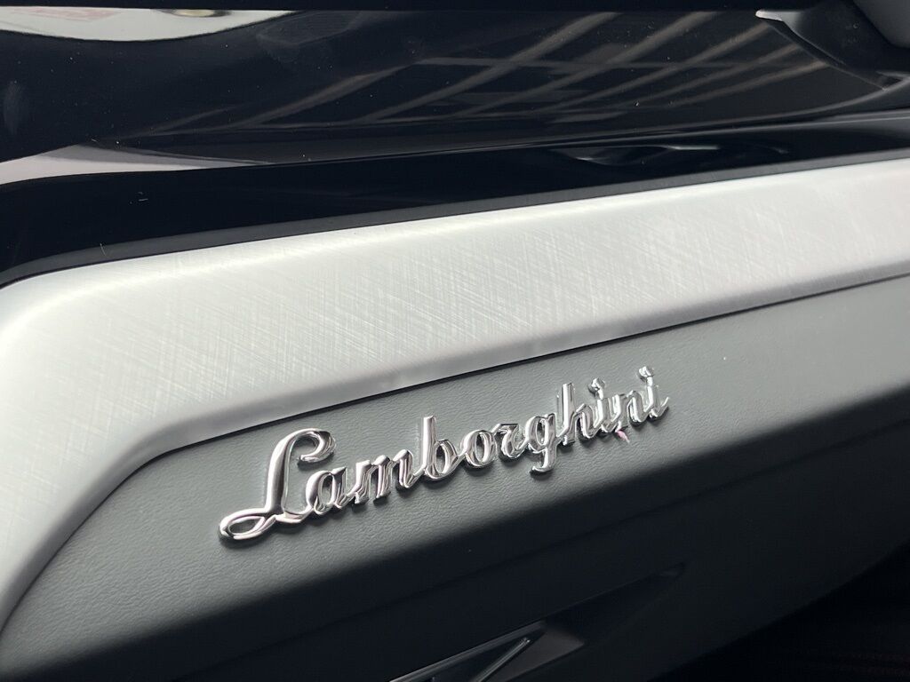 2019 Lamborghini Urus photo 34