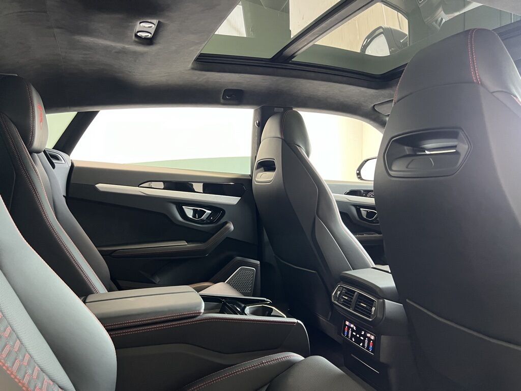 2019 Lamborghini Urus photo 22