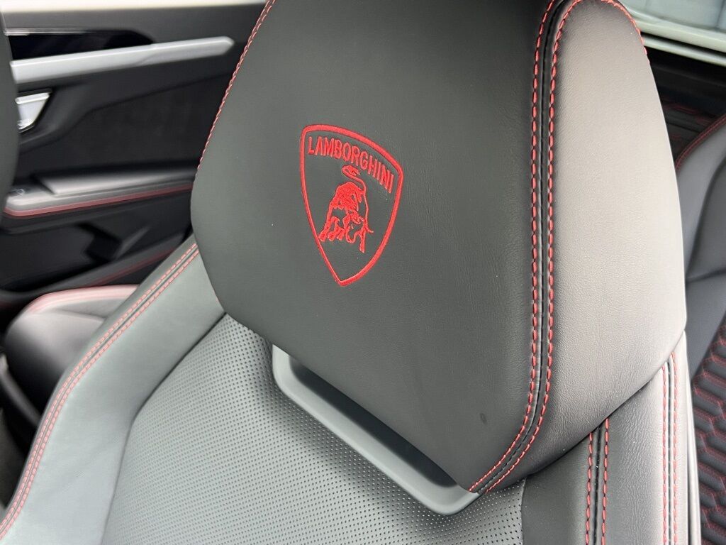 2019 Lamborghini Urus photo 37