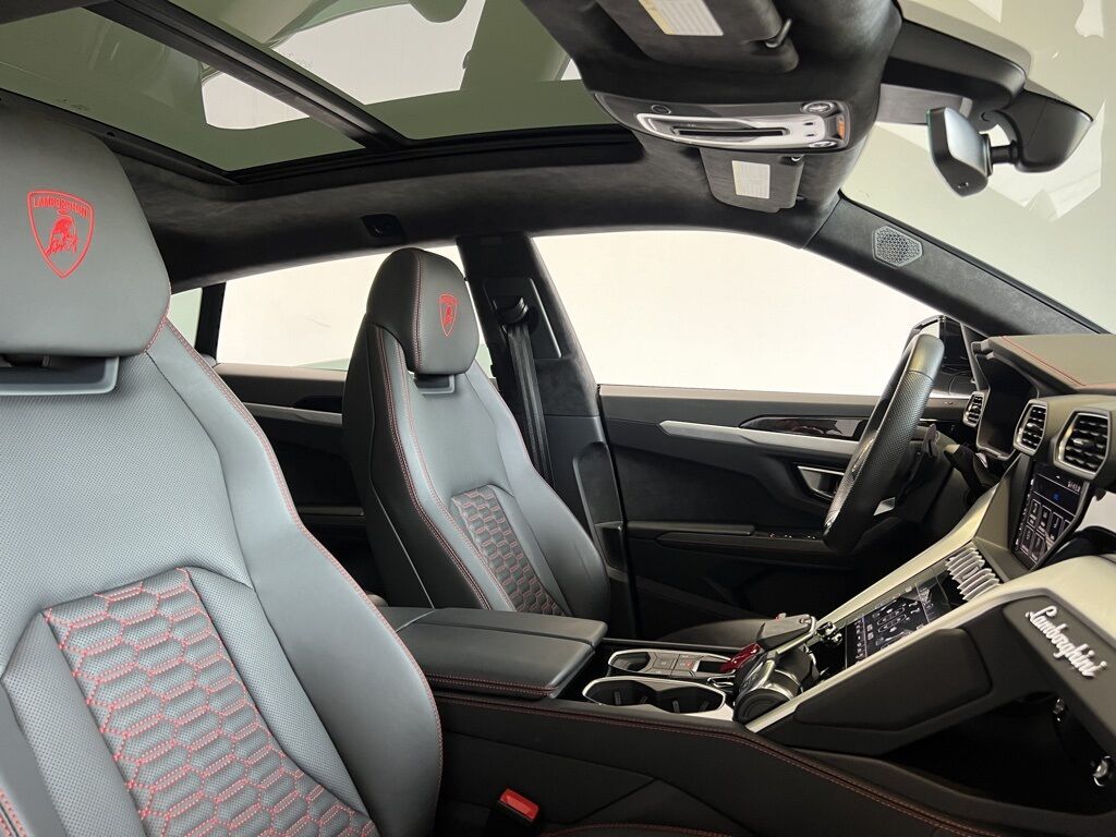 2019 Lamborghini Urus photo 23