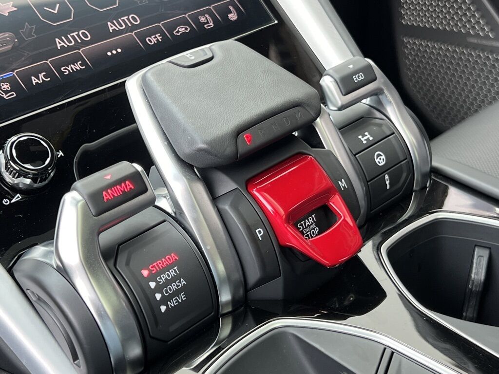 2019 Lamborghini Urus photo 32