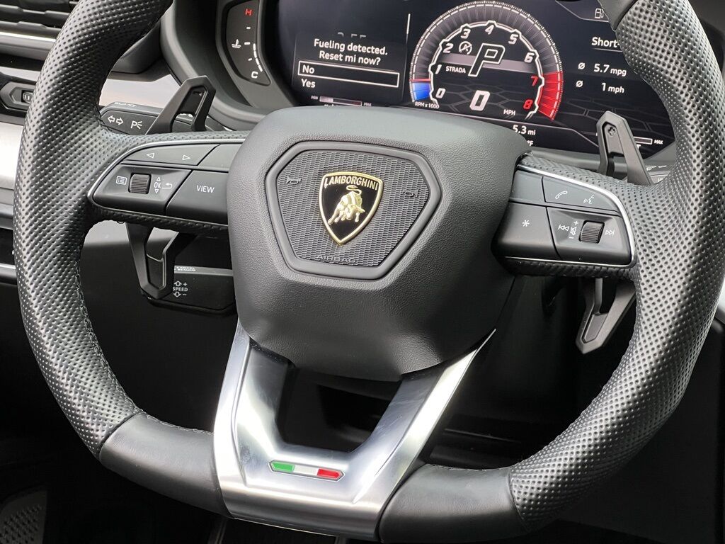 2019 Lamborghini Urus photo 25