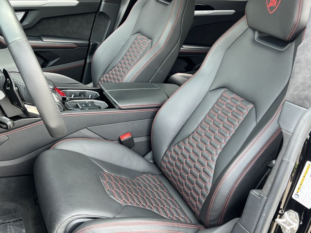2019 Lamborghini Urus photo 16
