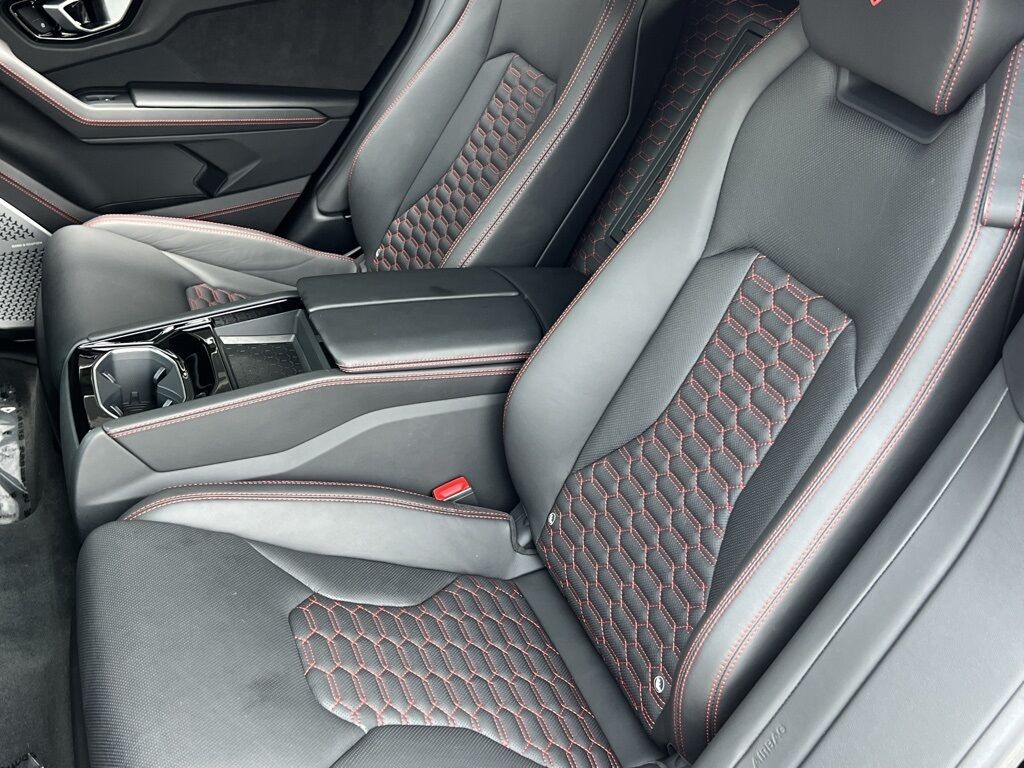 2019 Lamborghini Urus photo 17