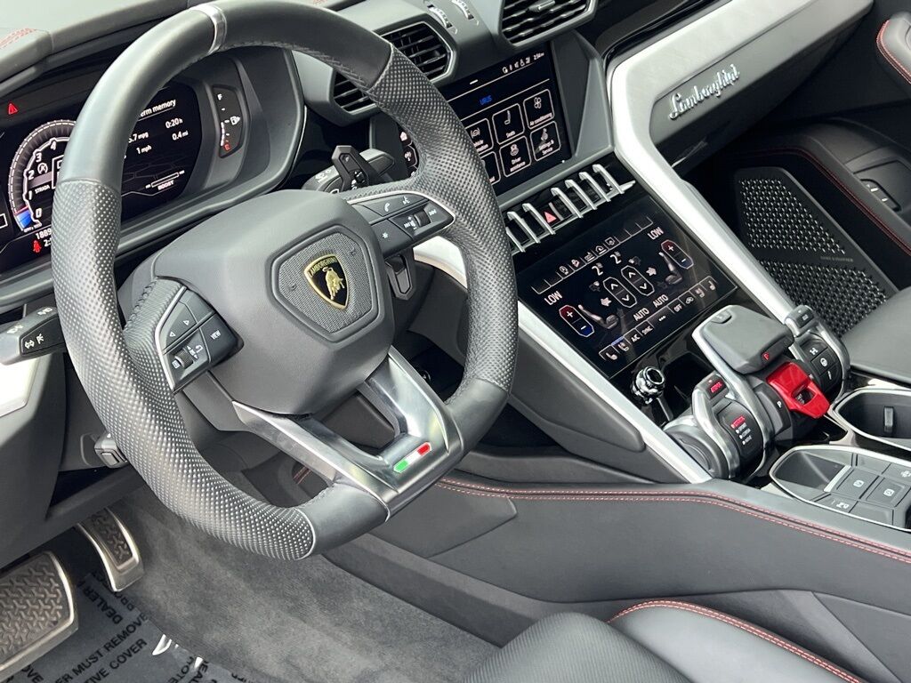 2019 Lamborghini Urus photo 35