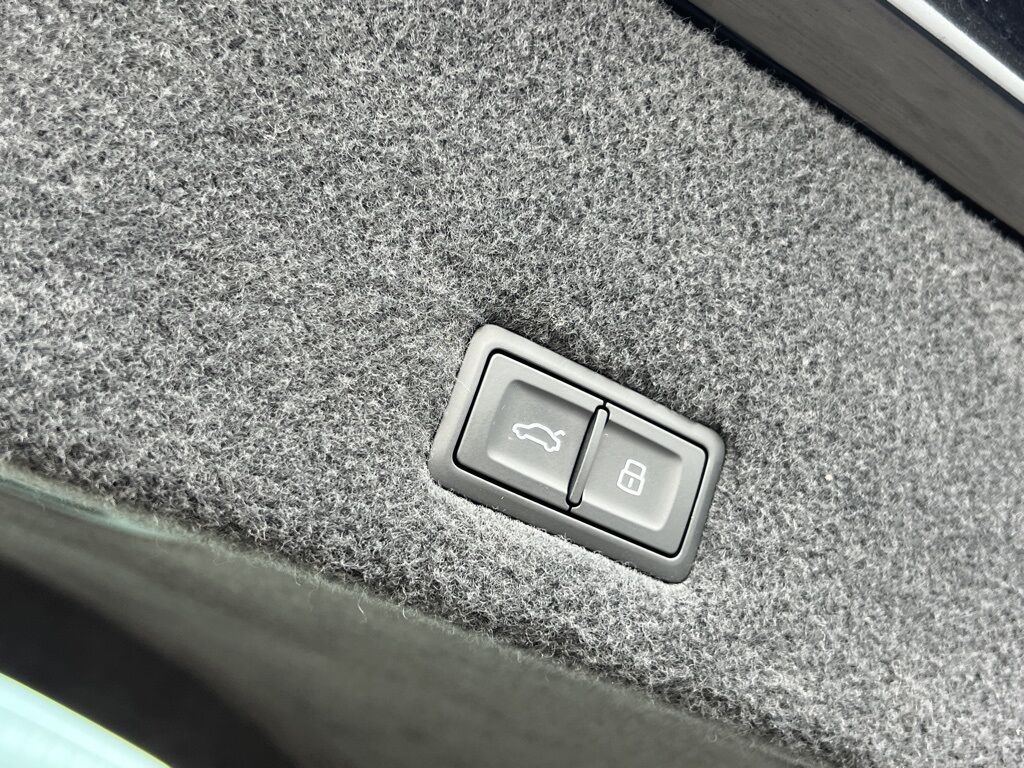 2019 Lamborghini Urus photo 21