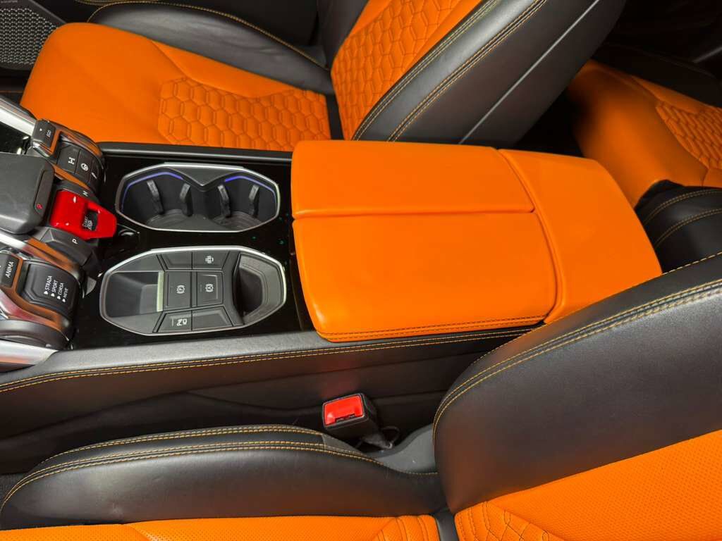2019 Lamborghini Urus Bianco Icarus paint, Arancio Atlas interior/calipers, Bang & Olufsen audio system AND MUCH MORE!!! Fort Lauderdale FL