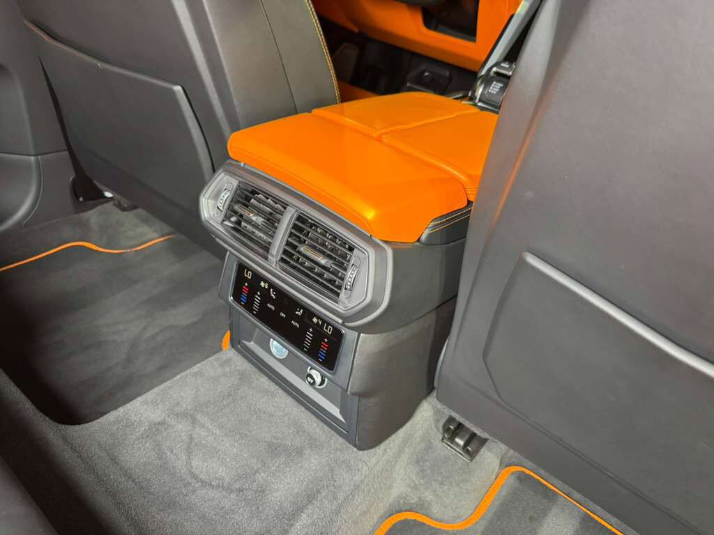 2019 Lamborghini Urus Bianco Icarus paint, Arancio Atlas interior/calipers, Bang & Olufsen audio system AND MUCH MORE!!! Fort Lauderdale FL