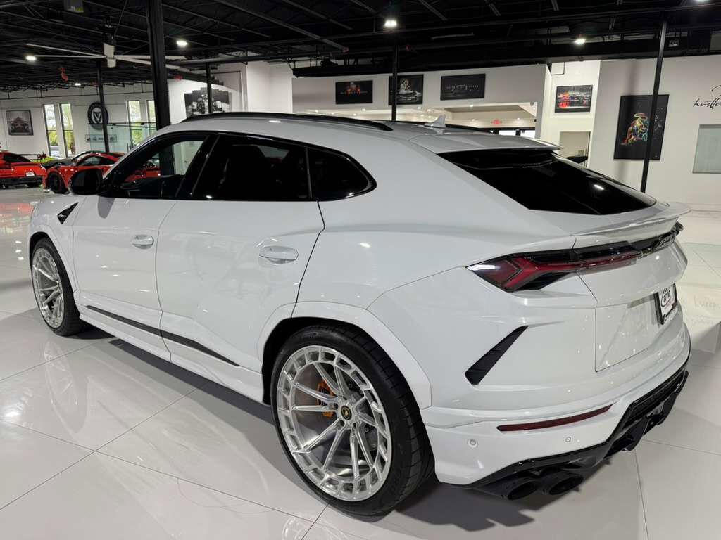 2019 Lamborghini Urus Bianco Icarus paint, Arancio Atlas interior/calipers, Bang & Olufsen audio system AND MUCH MORE!!! Fort Lauderdale FL
