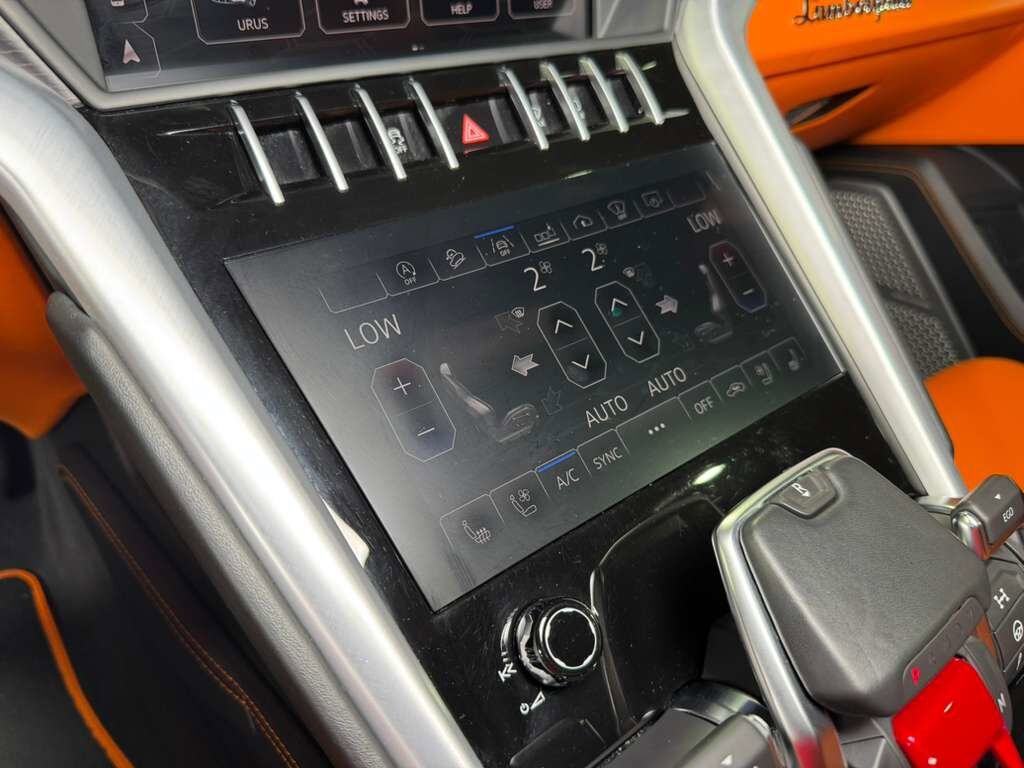 2019 Lamborghini Urus Bianco Icarus paint, Arancio Atlas interior/calipers, Bang & Olufsen audio system AND MUCH MORE!!! Fort Lauderdale FL