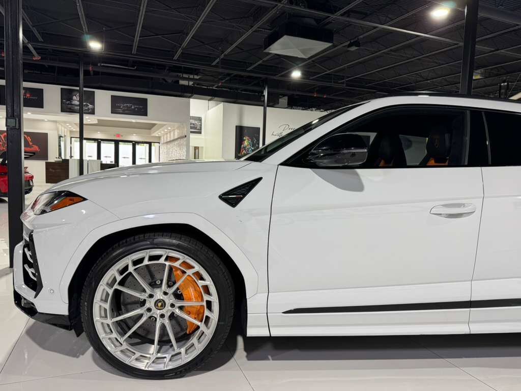 2019 Lamborghini Urus Bianco Icarus paint, Arancio Atlas interior/calipers, Bang & Olufsen audio system AND MUCH MORE!!! Fort Lauderdale FL