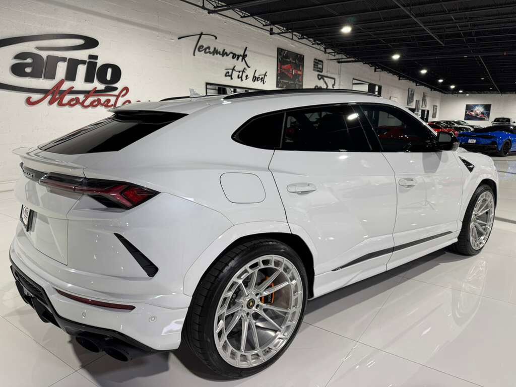 2019 Lamborghini Urus Bianco Icarus paint, Arancio Atlas interior/calipers, Bang & Olufsen audio system AND MUCH MORE!!! Fort Lauderdale FL