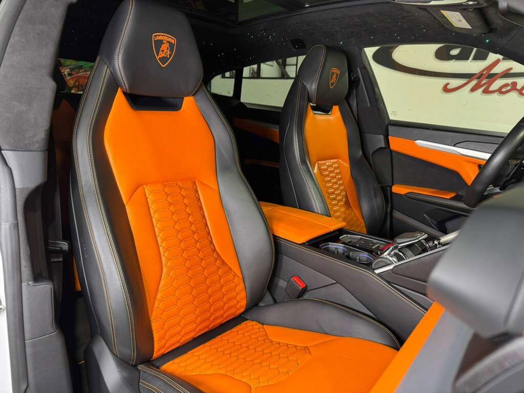 2019 Lamborghini Urus Bianco Icarus paint, Arancio Atlas interior/calipers, Bang & Olufsen audio system AND MUCH MORE!!! Fort Lauderdale FL