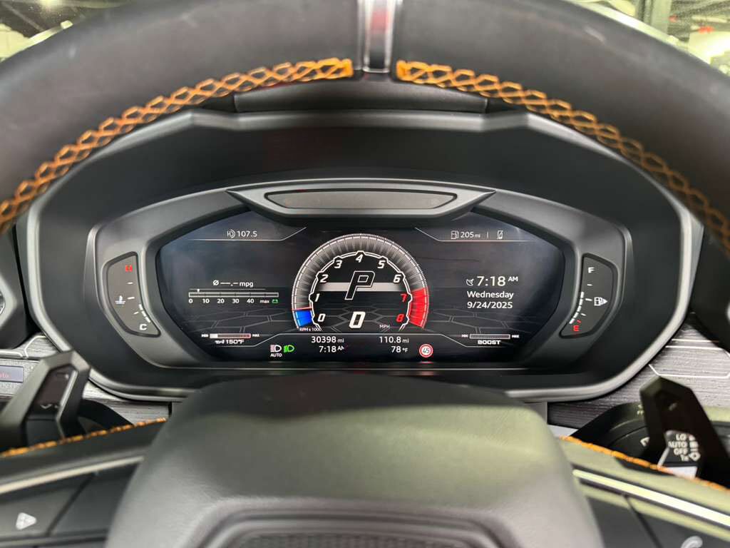 2019 Lamborghini Urus Bianco Icarus paint, Arancio Atlas interior/calipers, Bang & Olufsen audio system AND MUCH MORE!!! Fort Lauderdale FL