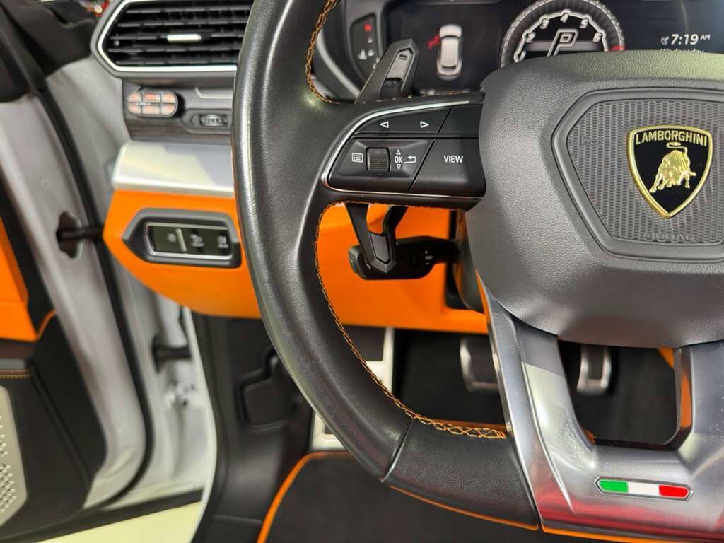 2019 Lamborghini Urus Bianco Icarus paint, Arancio Atlas interior/calipers, Bang & Olufsen audio system AND MUCH MORE!!! Fort Lauderdale FL