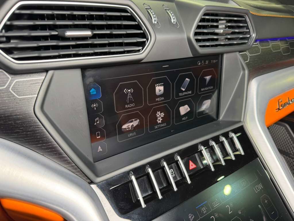 2019 Lamborghini Urus Bianco Icarus paint, Arancio Atlas interior/calipers, Bang & Olufsen audio system AND MUCH MORE!!! Fort Lauderdale FL