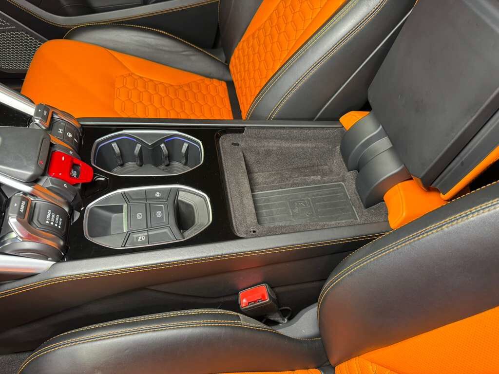 2019 Lamborghini Urus Bianco Icarus paint, Arancio Atlas interior/calipers, Bang & Olufsen audio system AND MUCH MORE!!! Fort Lauderdale FL