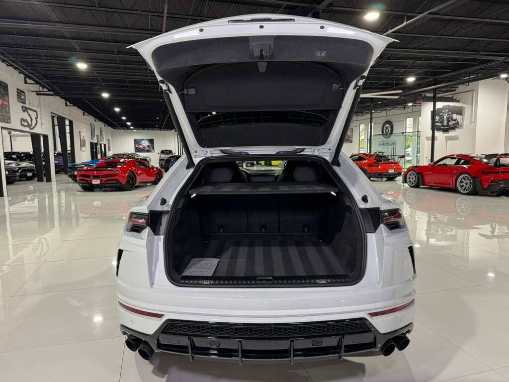 2019 Lamborghini Urus Bianco Icarus paint, Arancio Atlas interior/calipers, Bang & Olufsen audio system AND MUCH MORE!!! Fort Lauderdale FL