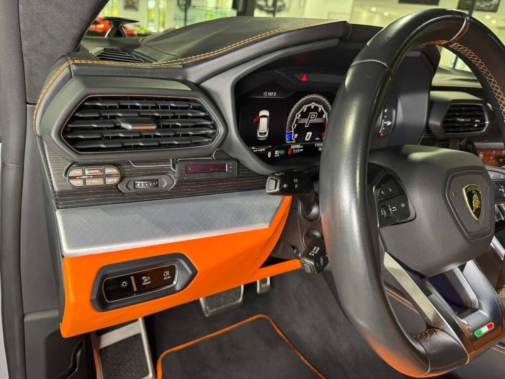 2019 Lamborghini Urus Bianco Icarus paint, Arancio Atlas interior/calipers, Bang & Olufsen audio system AND MUCH MORE!!! Fort Lauderdale FL