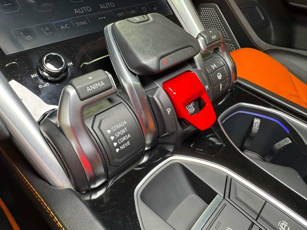 2019 Lamborghini Urus Bianco Icarus paint, Arancio Atlas interior/calipers, Bang & Olufsen audio system AND MUCH MORE!!! Fort Lauderdale FL