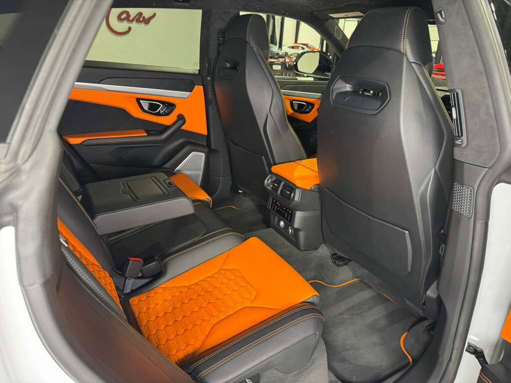 2019 Lamborghini Urus Bianco Icarus paint, Arancio Atlas interior/calipers, Bang & Olufsen audio system AND MUCH MORE!!! Fort Lauderdale FL