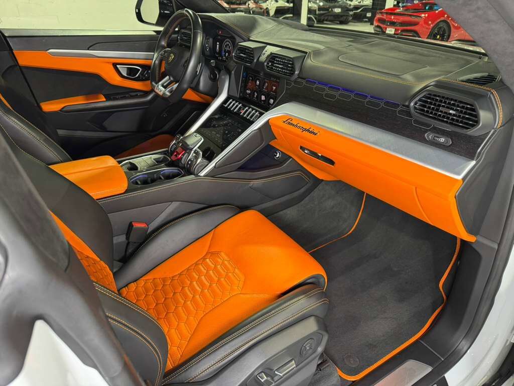 2019 Lamborghini Urus Bianco Icarus paint, Arancio Atlas interior/calipers, Bang & Olufsen audio system AND MUCH MORE!!! Fort Lauderdale FL