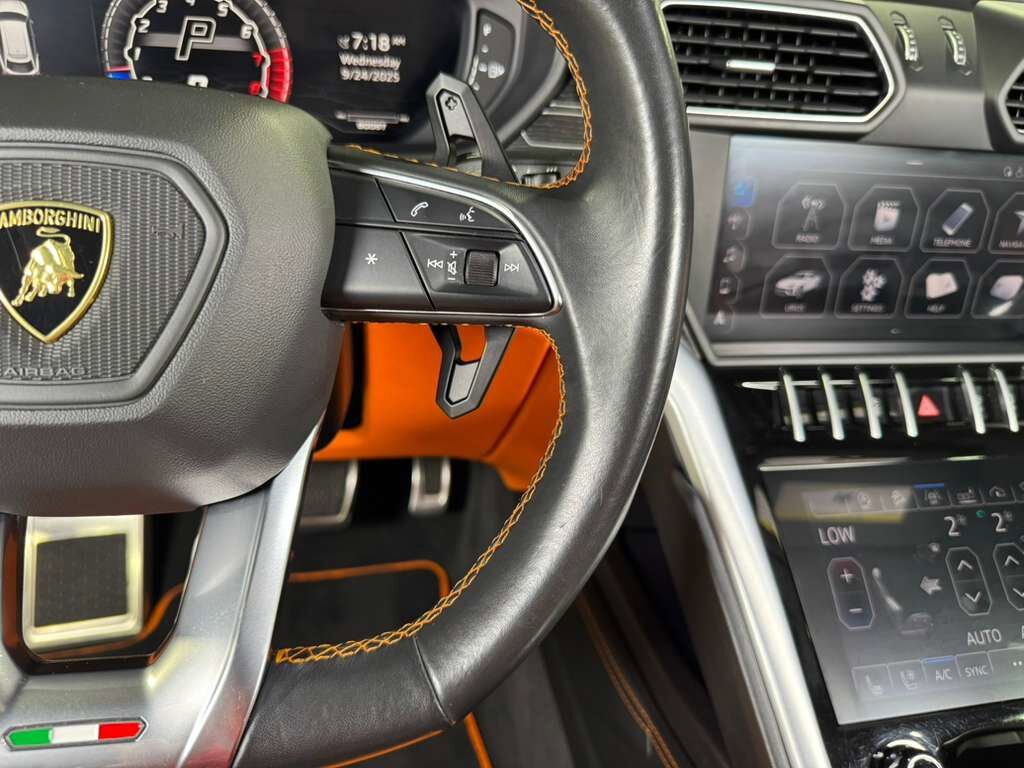 2019 Lamborghini Urus Bianco Icarus paint, Arancio Atlas interior/calipers, Bang & Olufsen audio system AND MUCH MORE!!! Fort Lauderdale FL