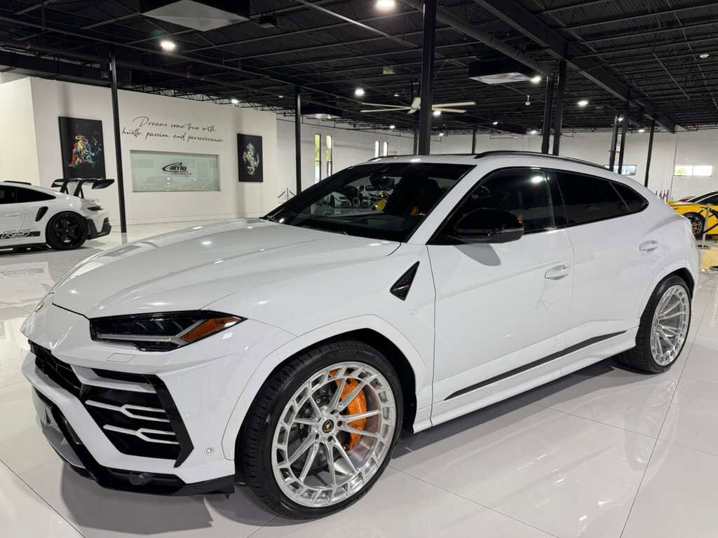 2019 Lamborghini Urus Bianco Icarus paint, Arancio Atlas interior/calipers, Bang & Olufsen audio system AND MUCH MORE!!! Fort Lauderdale FL