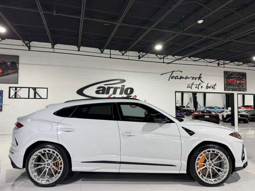 2019 Lamborghini Urus Bianco Icarus paint, Arancio Atlas interior/calipers, Bang & Olufsen audio system AND MUCH MORE!!! Fort Lauderdale FL