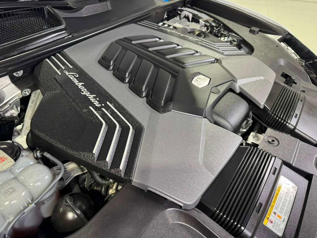 2019 Lamborghini Urus Bianco Icarus paint, Arancio Atlas interior/calipers, Bang & Olufsen audio system AND MUCH MORE!!! Fort Lauderdale FL