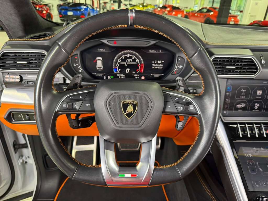 2019 Lamborghini Urus Bianco Icarus paint, Arancio Atlas interior/calipers, Bang & Olufsen audio system AND MUCH MORE!!! Fort Lauderdale FL