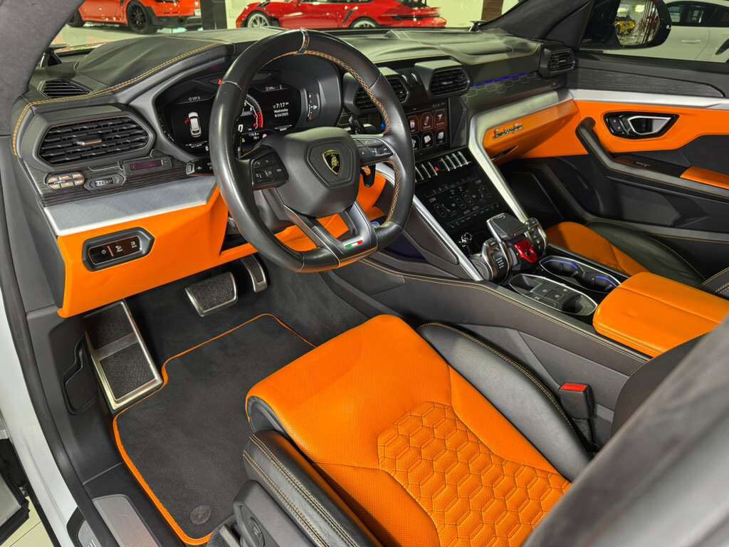 2019 Lamborghini Urus Bianco Icarus paint, Arancio Atlas interior/calipers, Bang & Olufsen audio system AND MUCH MORE!!! Fort Lauderdale FL