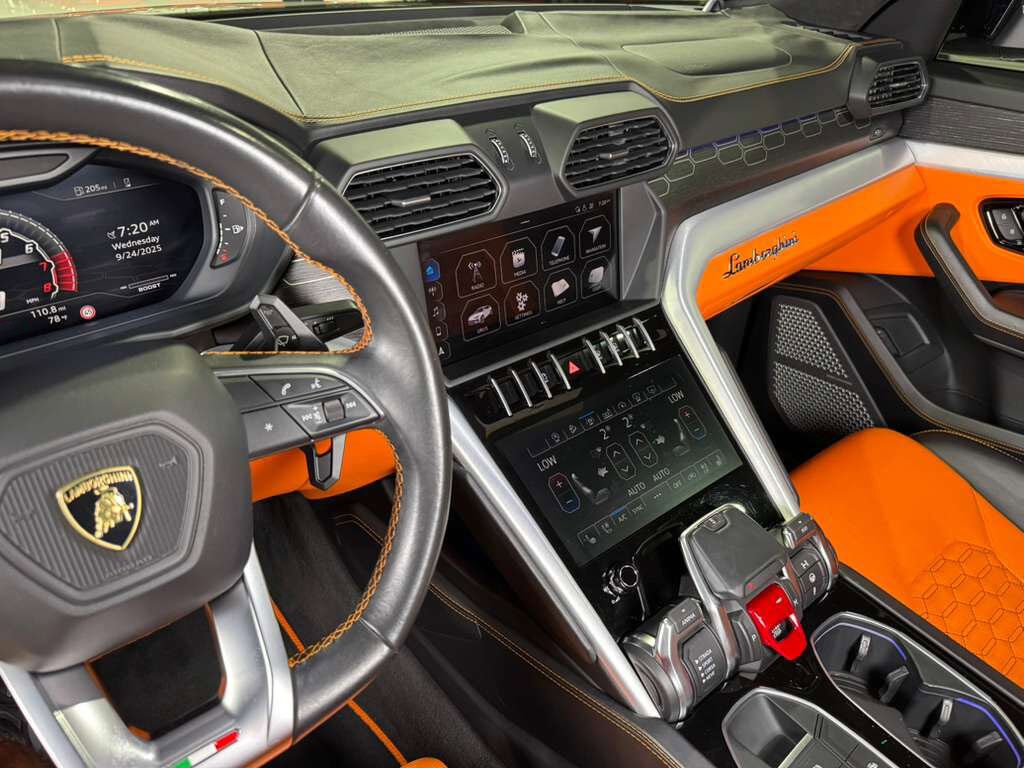 2019 Lamborghini Urus Bianco Icarus paint, Arancio Atlas interior/calipers, Bang & Olufsen audio system AND MUCH MORE!!! Fort Lauderdale FL