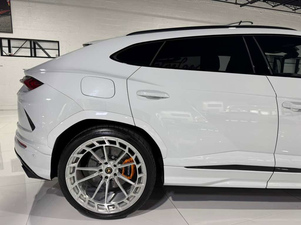 2019 Lamborghini Urus Bianco Icarus paint, Arancio Atlas interior/calipers, Bang & Olufsen audio system AND MUCH MORE!!! Fort Lauderdale FL